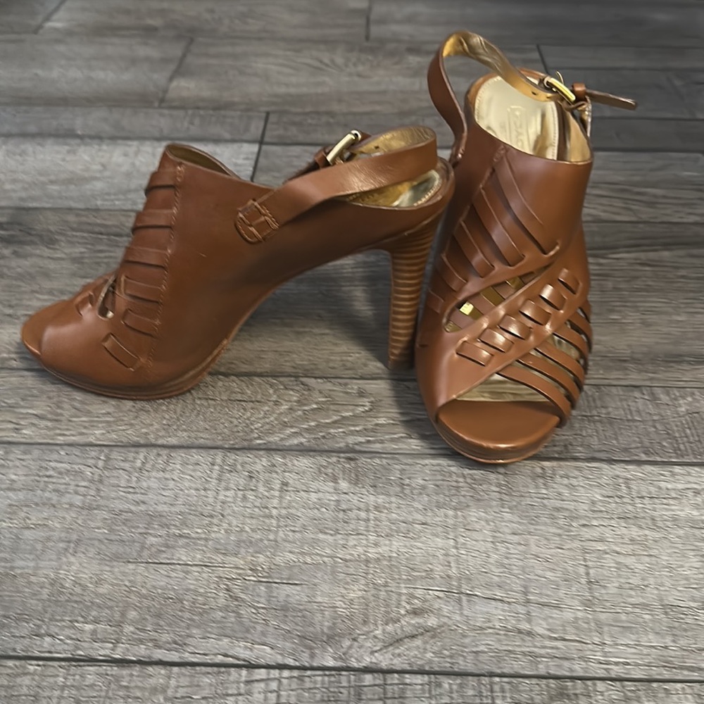 Shoes - Picture 2 of 6